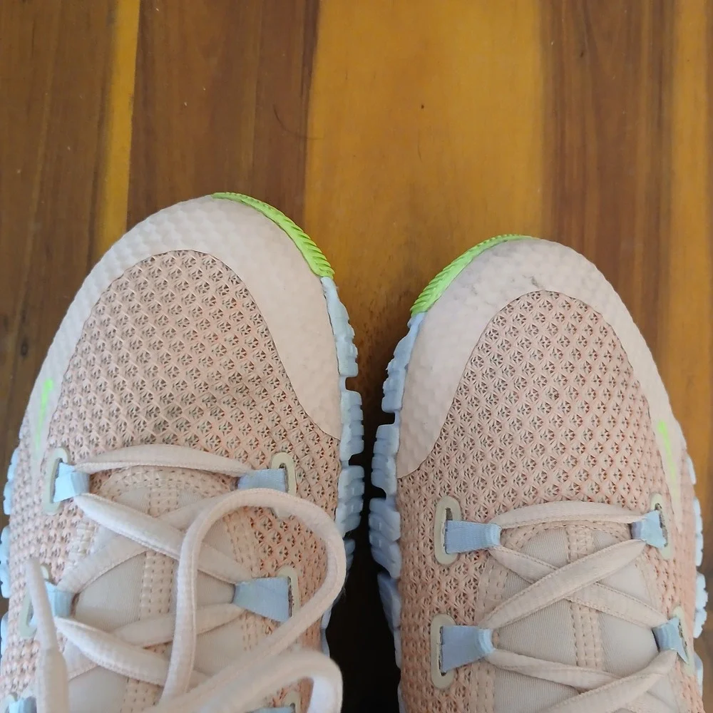 Nike Free Metcon 4 Womens 7.5 Peach Cream Volt Training Shoes CZ0596-800